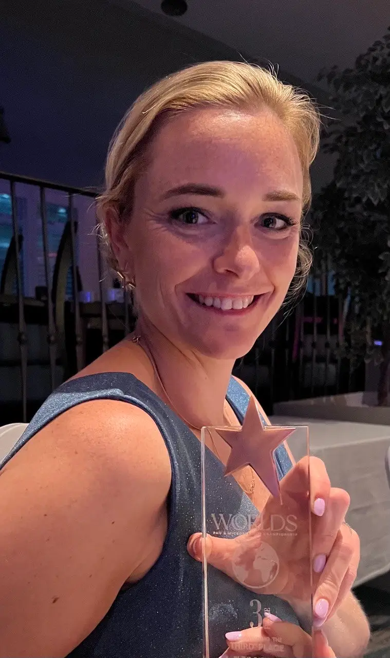 Patricia Mulders met haar trofee van het Worlds Championship in Dublin